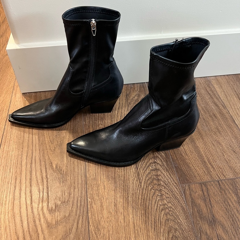 Dolce Vita Black Leather women’s Rutger boots 7.5 fit more like an 8. Never worn